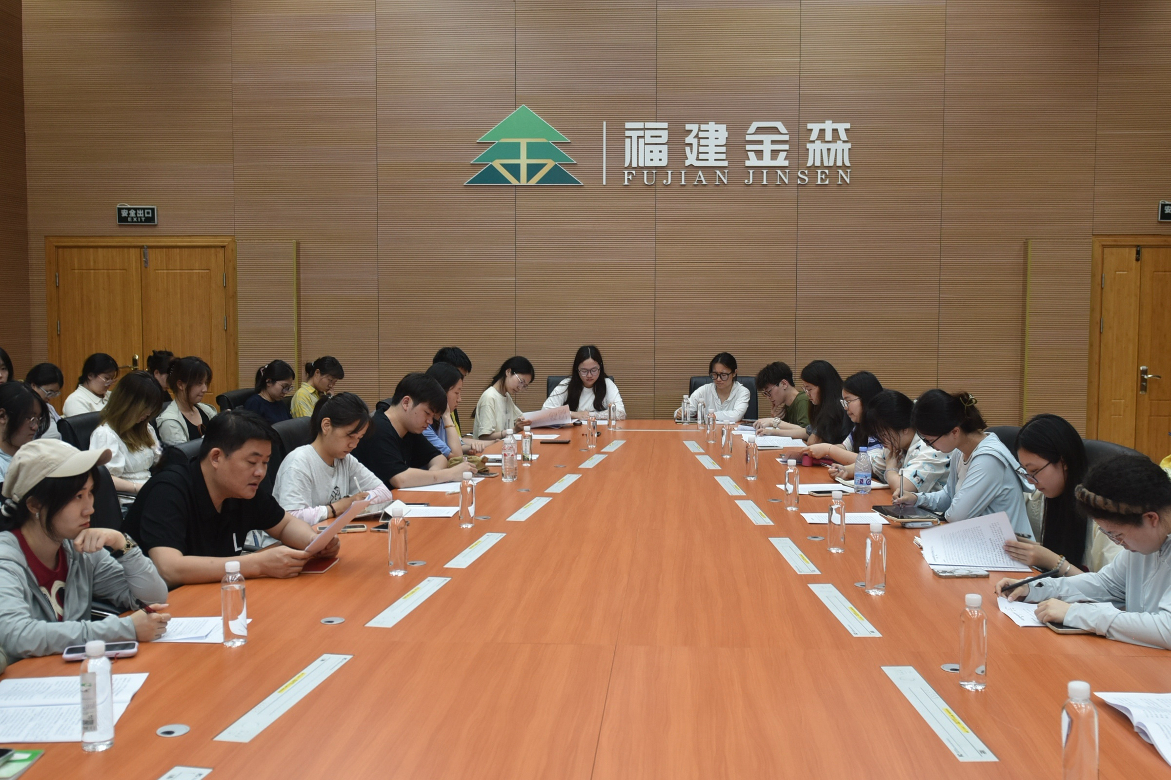 校企聯袂育才子 北林師生訪金森